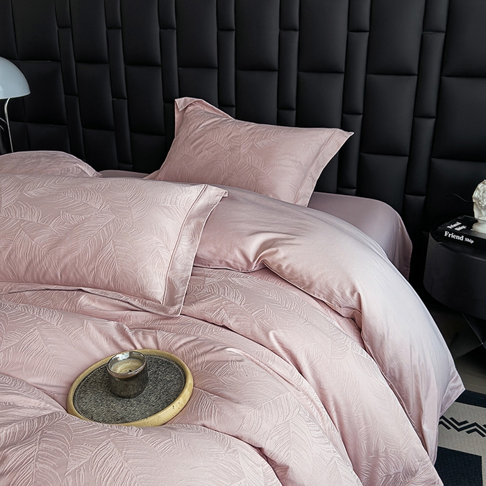 91家纺网 家纺一手货源 找家纺 宏羽纺家纺 2026新款100S长绒棉浮雕提花居家四件套 叶纷-粉金