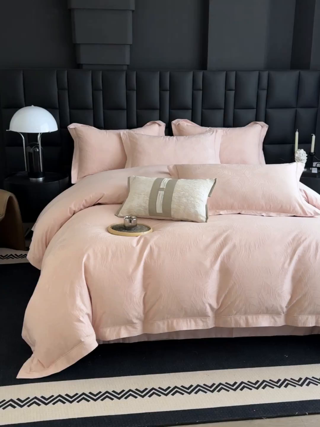 91家纺网 家纺一手货源 找家纺 宏羽纺家纺 2026新款100S长绒棉浮雕提花居家四件套 叶纷-粉金