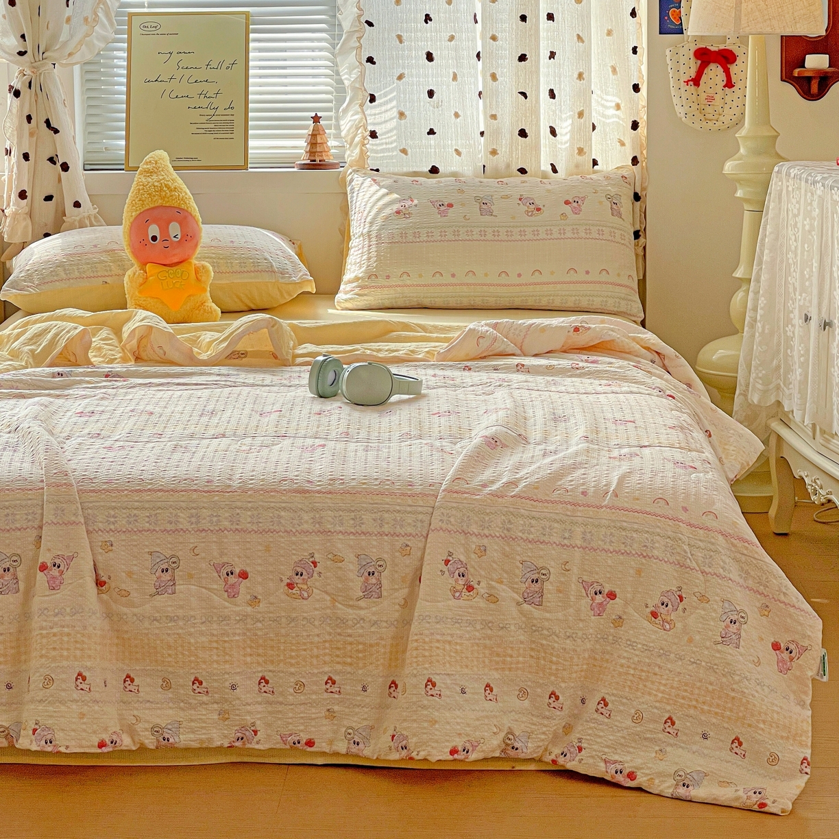 91家纺网 家纺一手货源 找家纺 一比一家纺 2026新款泡芙纱简款夏被四件套 星梦乐园