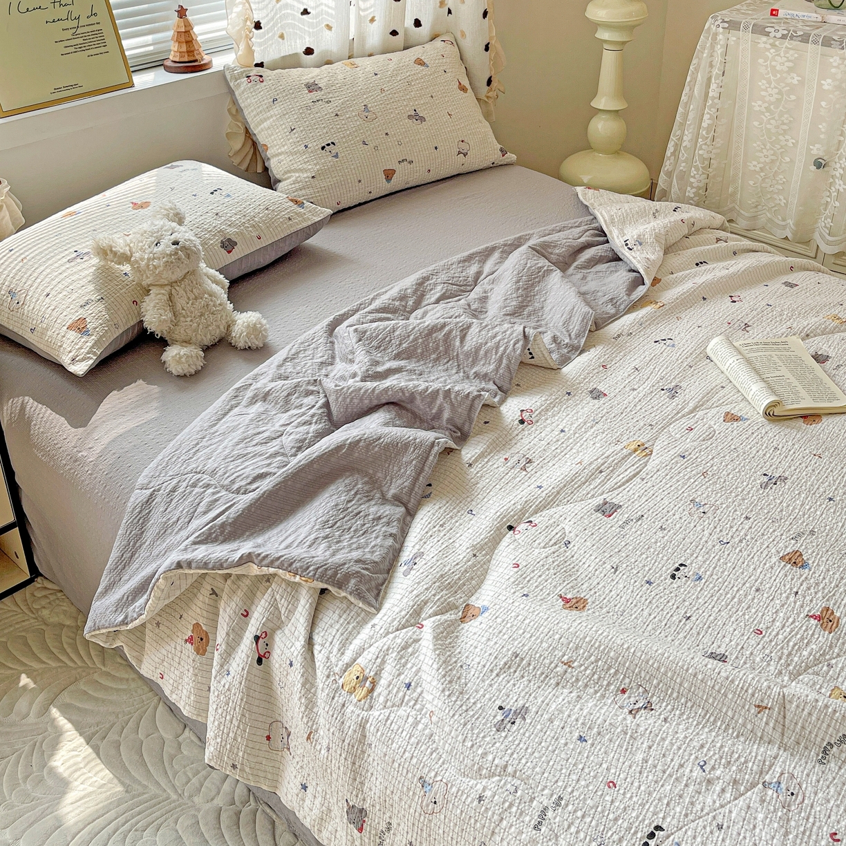 91家纺网 家纺一手货源 找家纺 一比一家纺 2026新款泡芙纱简款夏被四件套 星星狗