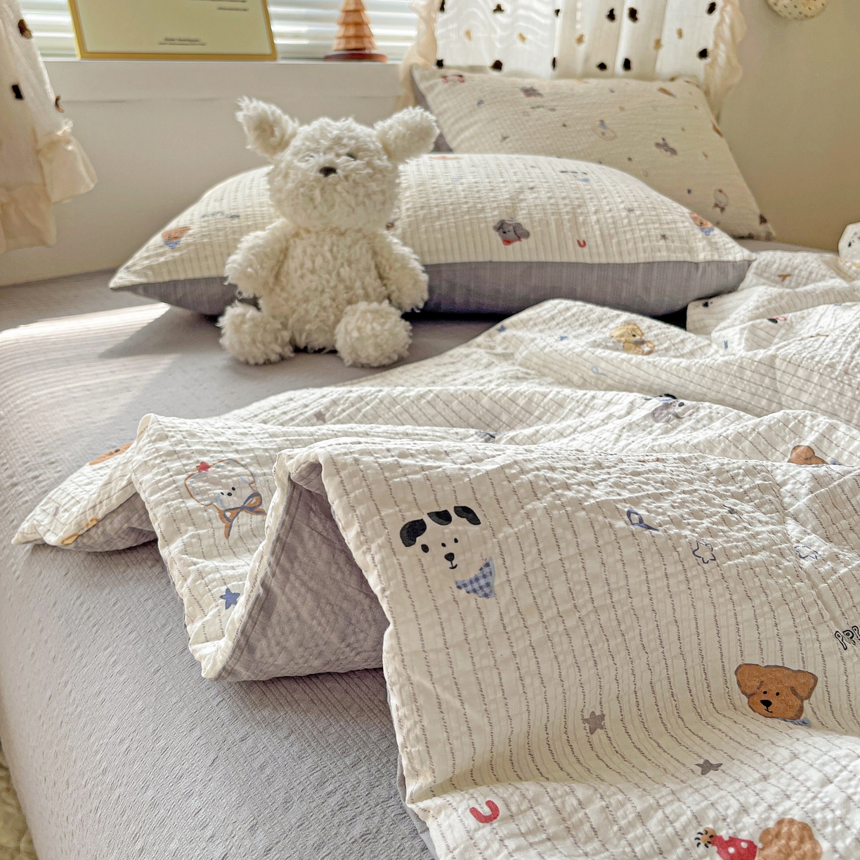 91家纺网 家纺一手货源 找家纺 一比一家纺 2026新款泡芙纱简款夏被四件套 星星狗