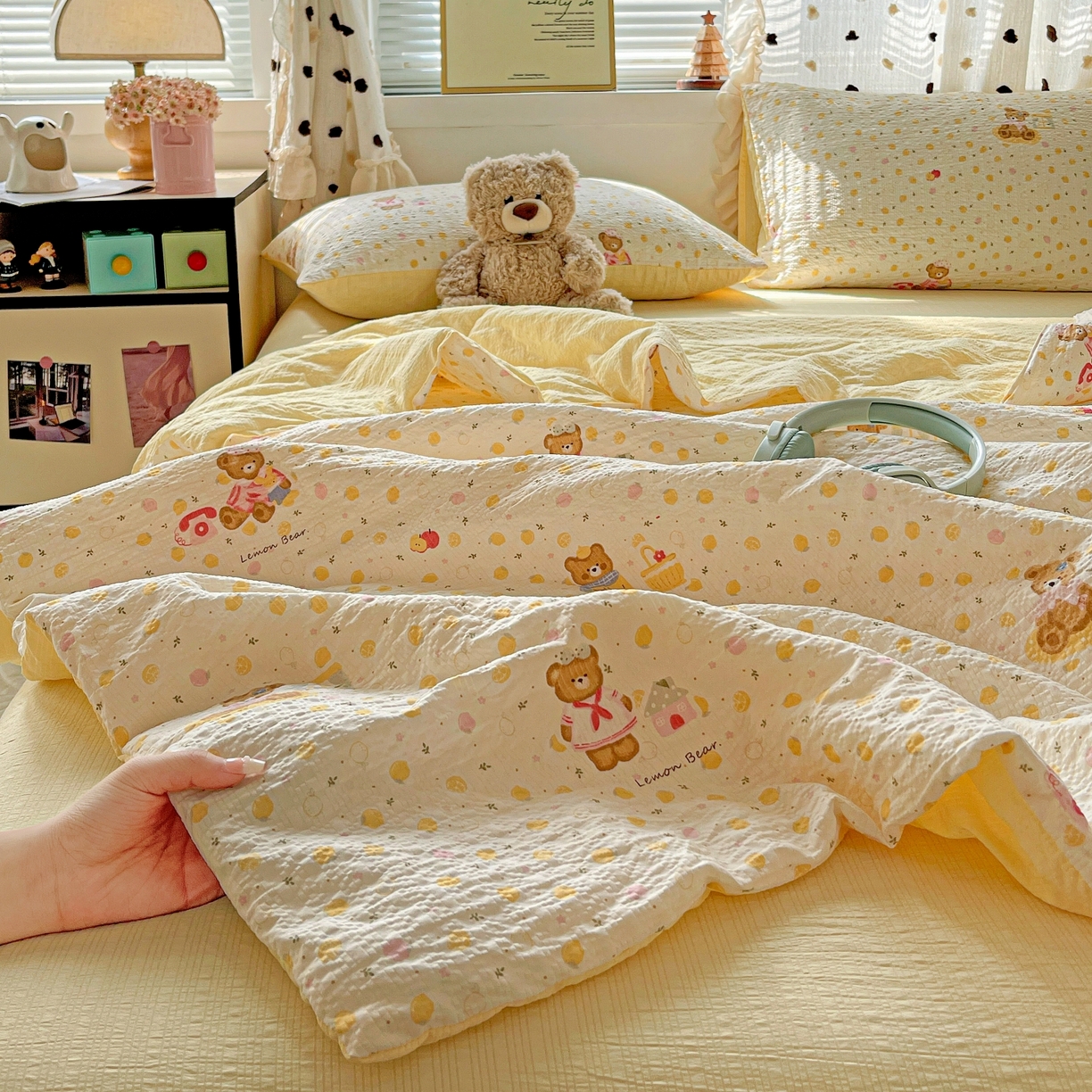 91家纺网 家纺一手货源 找家纺 一比一家纺 2026新款泡芙纱简款夏被四件套 熊博士