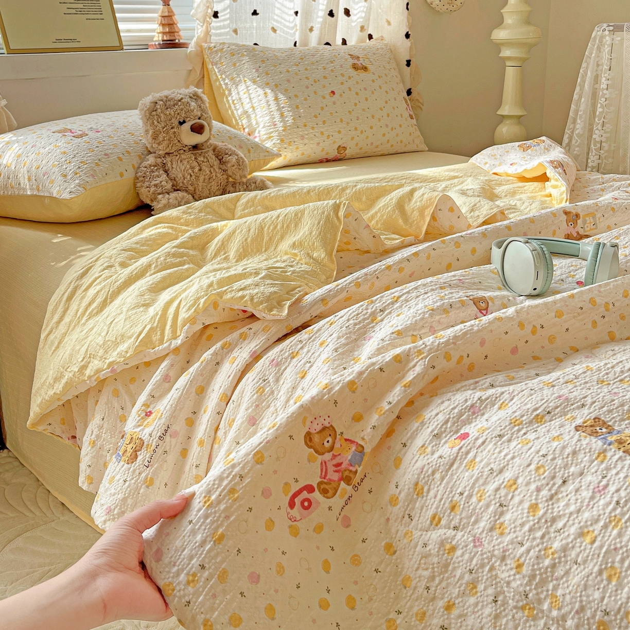 91家纺网 家纺一手货源 找家纺 一比一家纺 2026新款泡芙纱简款夏被四件套 熊博士