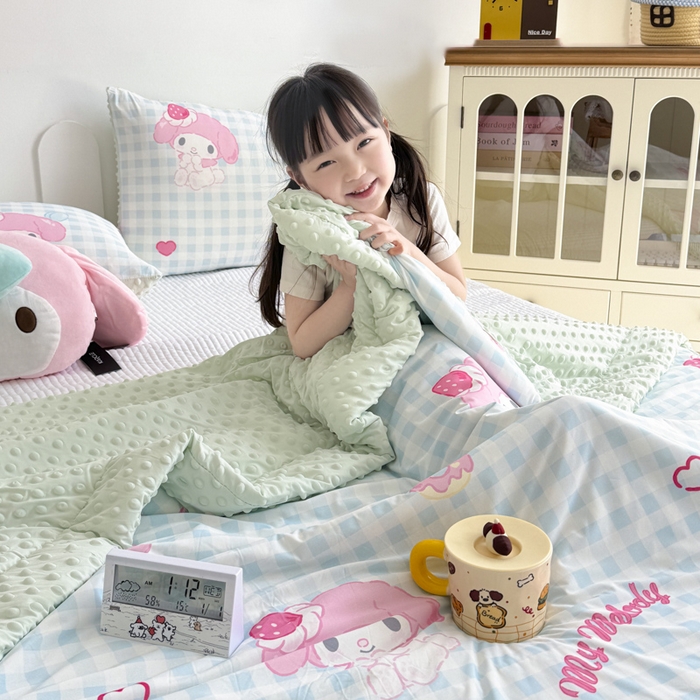 91家纺网 家纺一手货源 找家纺 花满路 2026新款儿童有氨凉感丝夏被夏凉被空调被 草莓美乐蒂