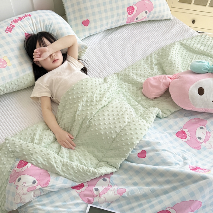 91家纺网 家纺一手货源 找家纺 花满路 2026新款儿童有氨凉感丝夏被夏凉被空调被 草莓美乐蒂