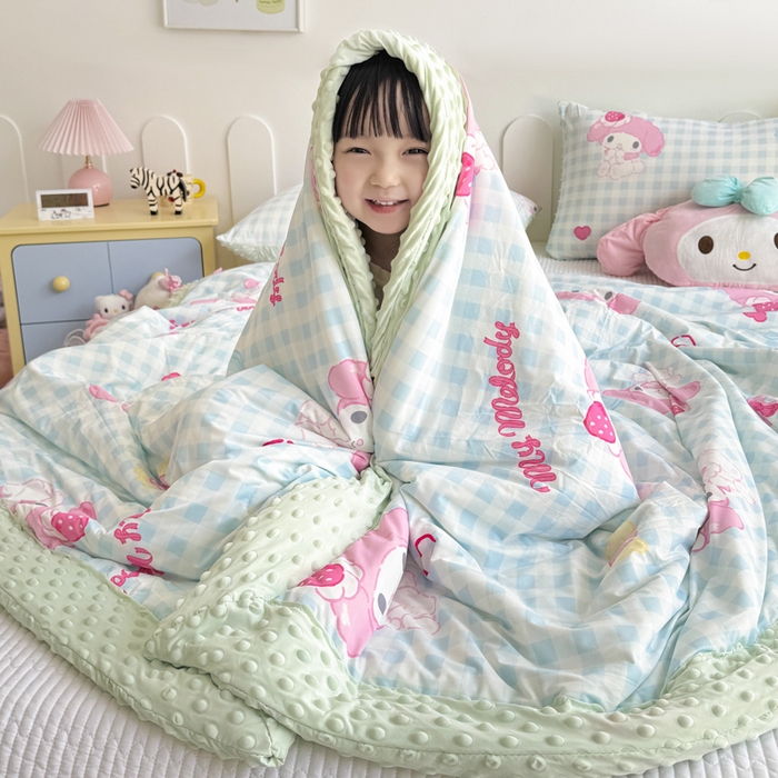 91家纺网 家纺一手货源 找家纺 花满路 2026新款儿童有氨凉感丝夏被夏凉被空调被 草莓美乐蒂