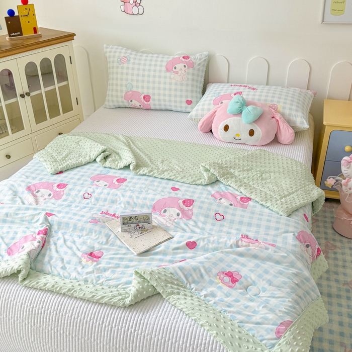 91家纺网 家纺一手货源 找家纺 花满路 2026新款儿童有氨凉感丝夏被夏凉被空调被 草莓美乐蒂