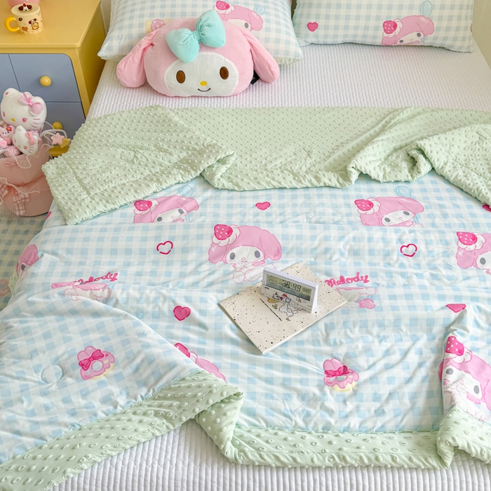 91家纺网 家纺一手货源 找家纺 花满路 2026新款儿童有氨凉感丝夏被夏凉被空调被 草莓美乐蒂