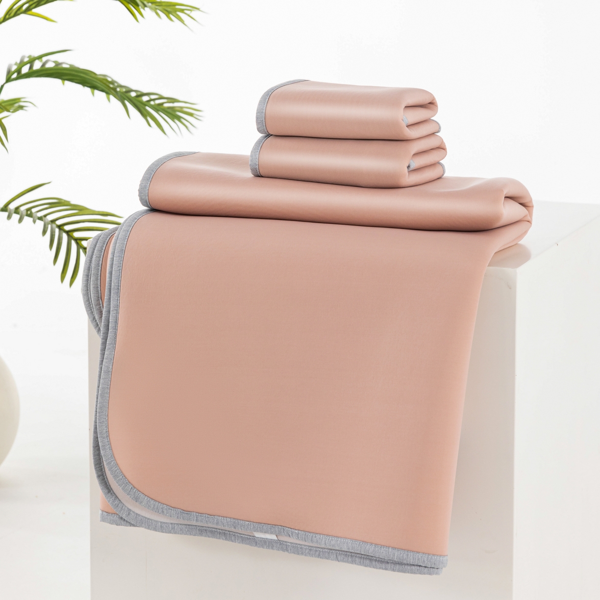 91家纺网 家纺一手货源 找家纺 凌云家纺 2026新款A类100%锦纶凉感凉席平铺款 镜面席平铺-裸粉