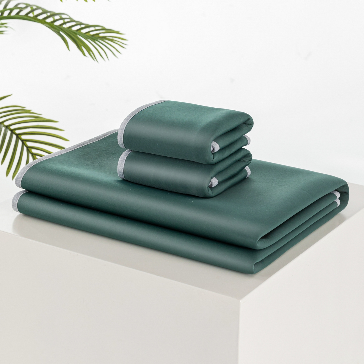 91家纺网 家纺一手货源 找家纺 凌云家纺 2026新款A类100%锦纶凉感凉席平铺款 镜面席平铺-墨绿