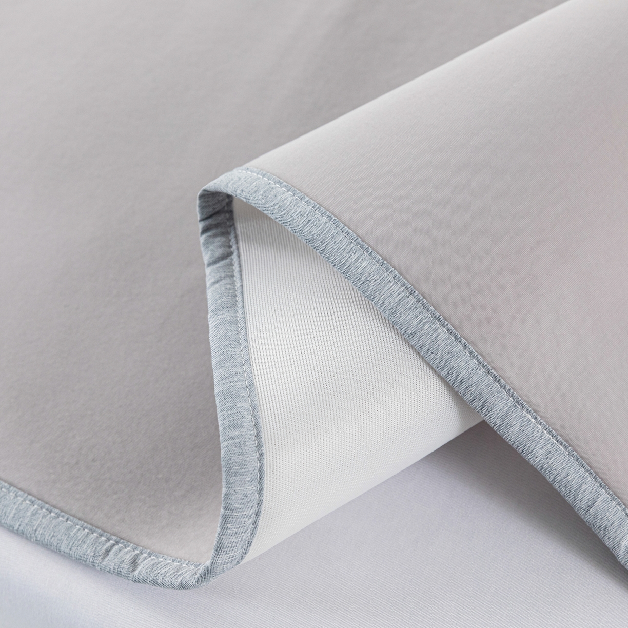 91家纺网 家纺一手货源 找家纺 凌云家纺 2026新款A类100%锦纶凉感凉席平铺款 镜面席平铺-浅灰