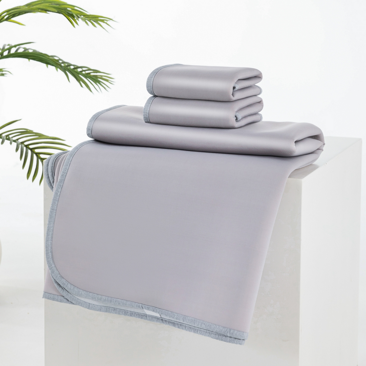 91家纺网 家纺一手货源 找家纺 凌云家纺 2026新款A类100%锦纶凉感凉席平铺款 镜面席平铺-浅灰