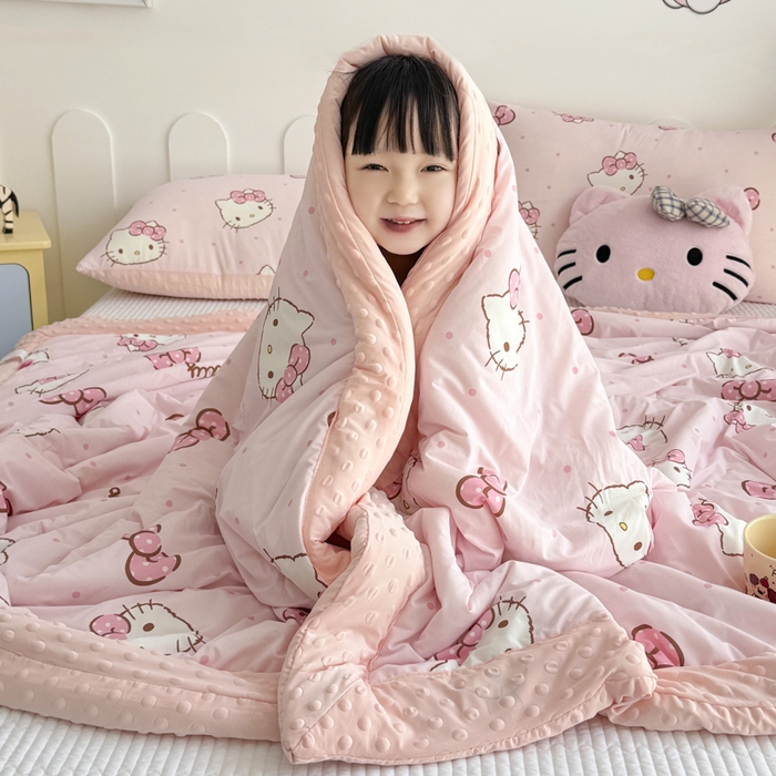 91家纺网 家纺一手货源 找家纺 花满路 2026新款儿童有氨凉感丝夏被夏凉被空调被 蜜糖kt