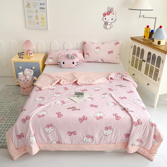 91家纺网 家纺一手货源 找家纺 花满路 2026新款儿童有氨凉感丝夏被夏凉被空调被 蜜糖kt