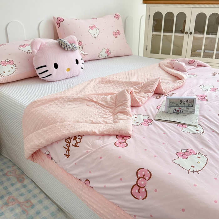 91家纺网 家纺一手货源 找家纺 花满路 2026新款儿童有氨凉感丝夏被夏凉被空调被 蜜糖kt