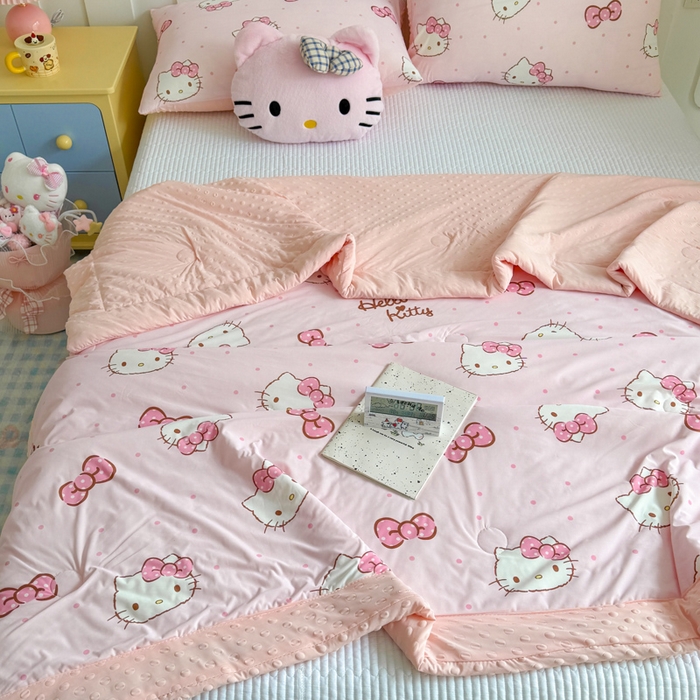 91家纺网 家纺一手货源 找家纺 花满路 2026新款儿童有氨凉感丝夏被夏凉被空调被 蜜糖kt