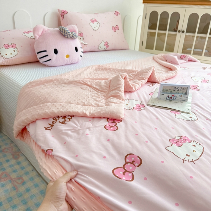 91家纺网 家纺一手货源 找家纺 花满路 2026新款儿童有氨凉感丝夏被夏凉被空调被 蜜糖kt