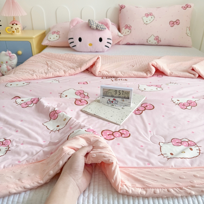 91家纺网 家纺一手货源 找家纺 花满路 2026新款儿童有氨凉感丝夏被夏凉被空调被 蜜糖kt