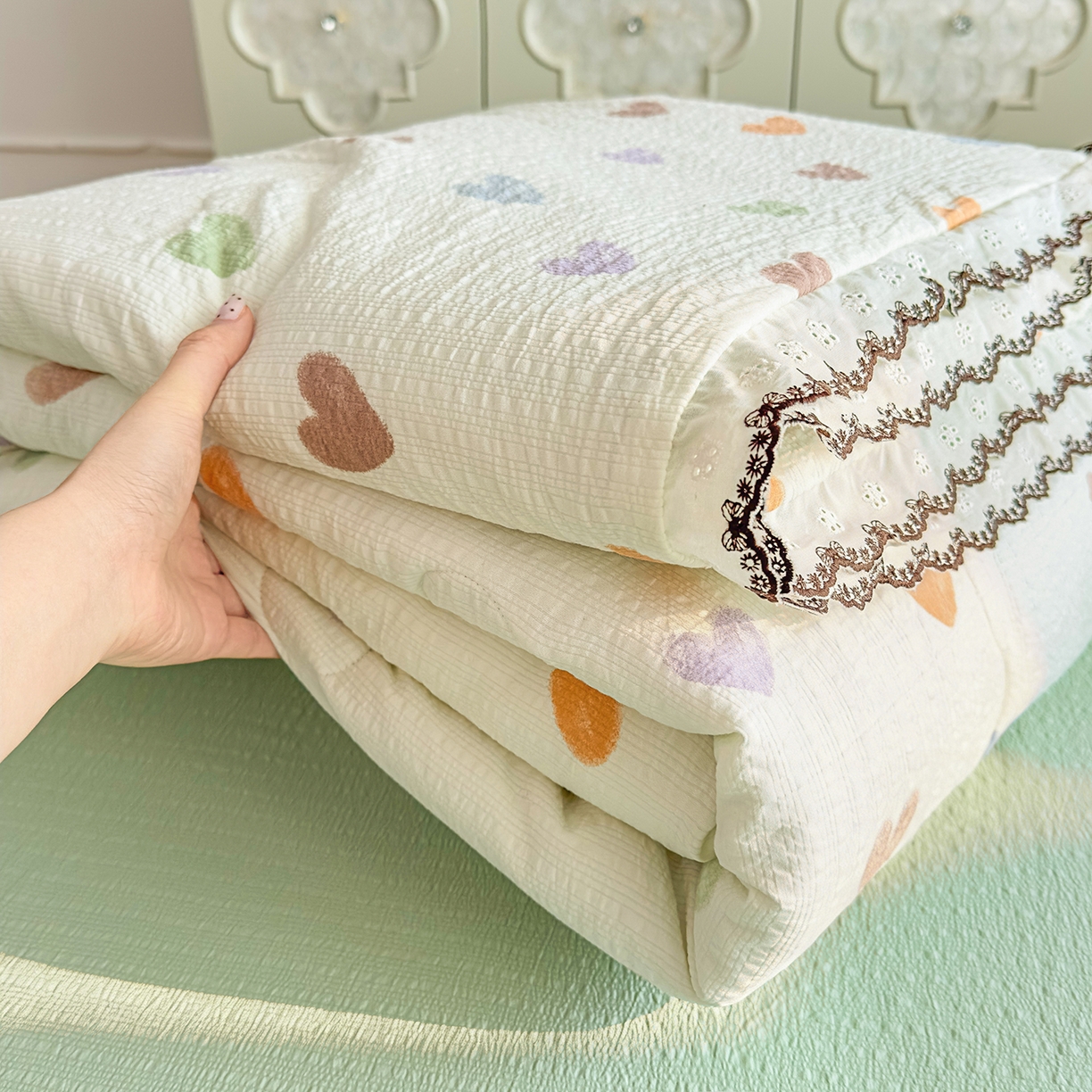 91家纺网 家纺一手货源 找家纺 眠势力 2026新款泡芙纱夏被四件套全棉花边空调被夏凉被薄被子 彩色爱心