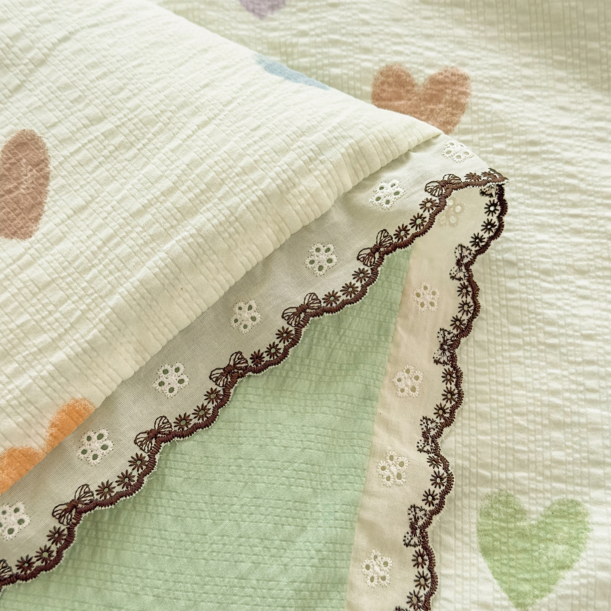 91家纺网 家纺一手货源 找家纺 眠势力 2026新款泡芙纱夏被四件套全棉花边空调被夏凉被薄被子 彩色爱心