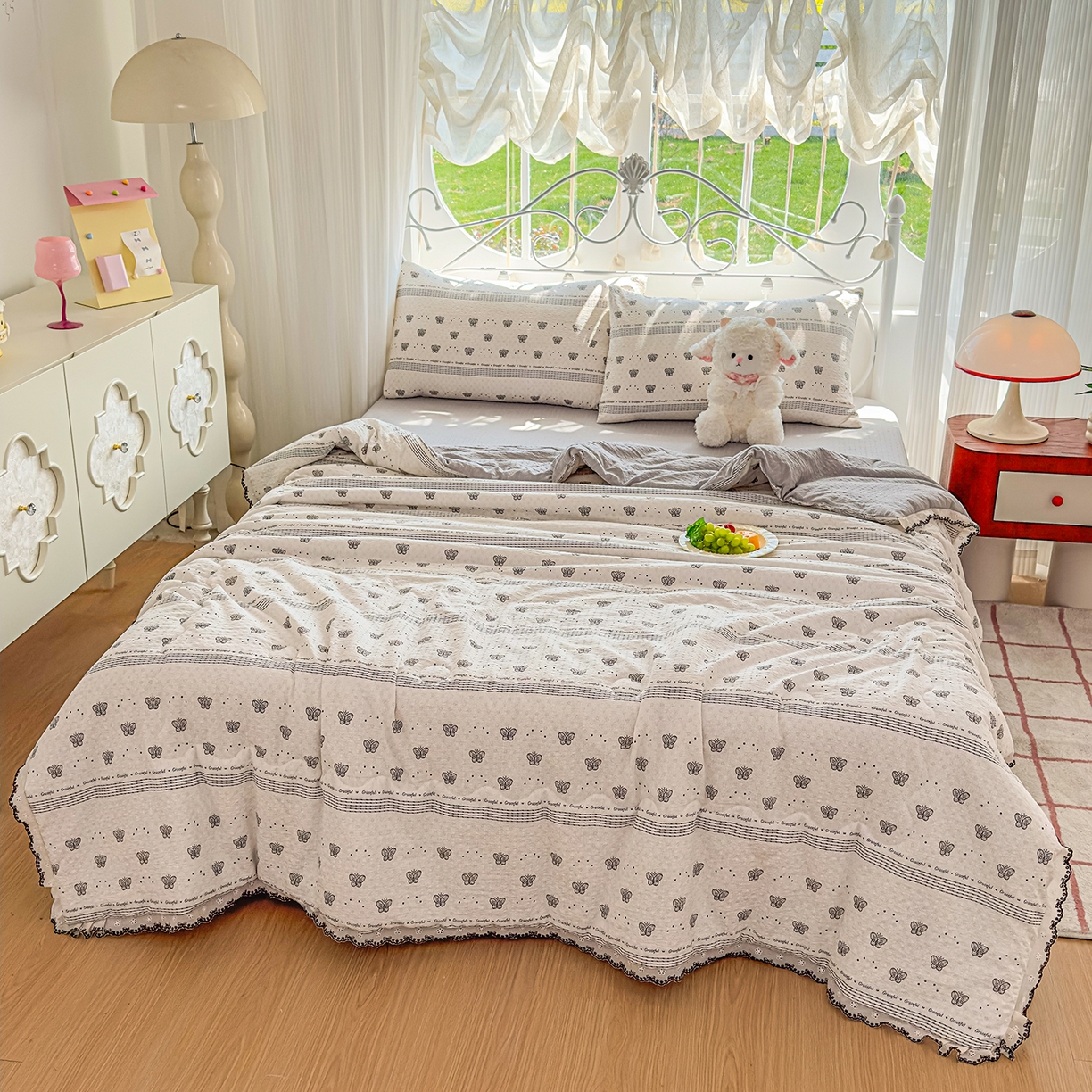 91家纺网 家纺一手货源 找家纺 眠势力 2026新款泡芙纱夏被四件套全棉花边空调被夏凉被薄被子 蝶语