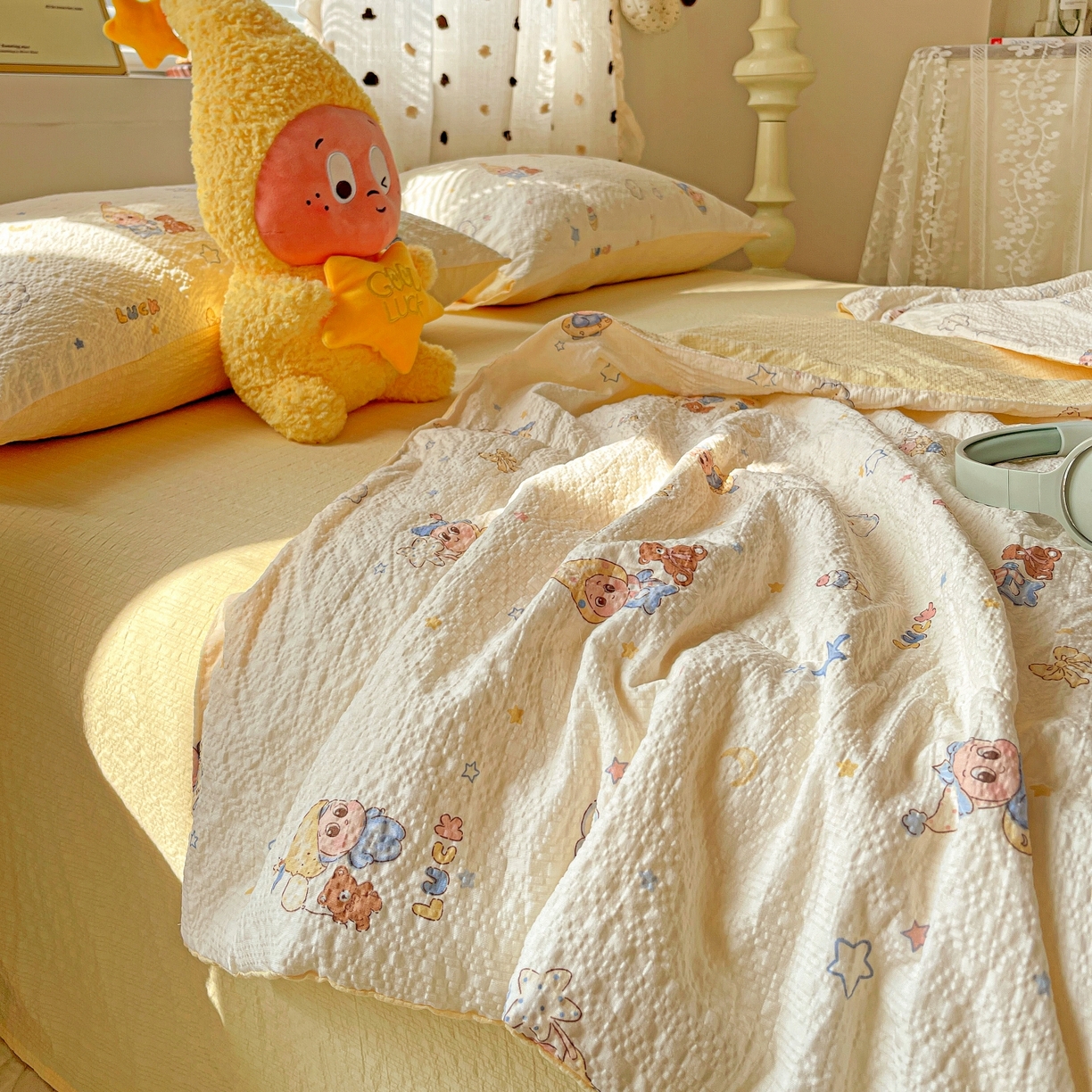 91家纺网 家纺一手货源 找家纺 一比一家纺 2026新款泡芙纱简款夏被四件套 摇摇星人