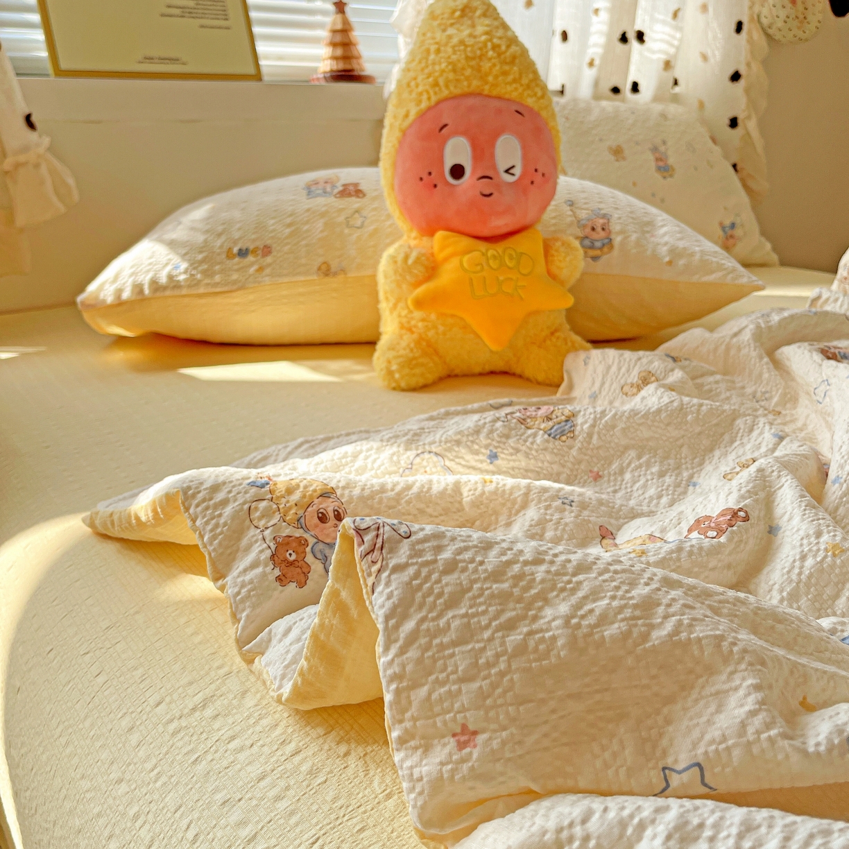 91家纺网 家纺一手货源 找家纺 一比一家纺 2026新款泡芙纱简款夏被四件套 摇摇星人