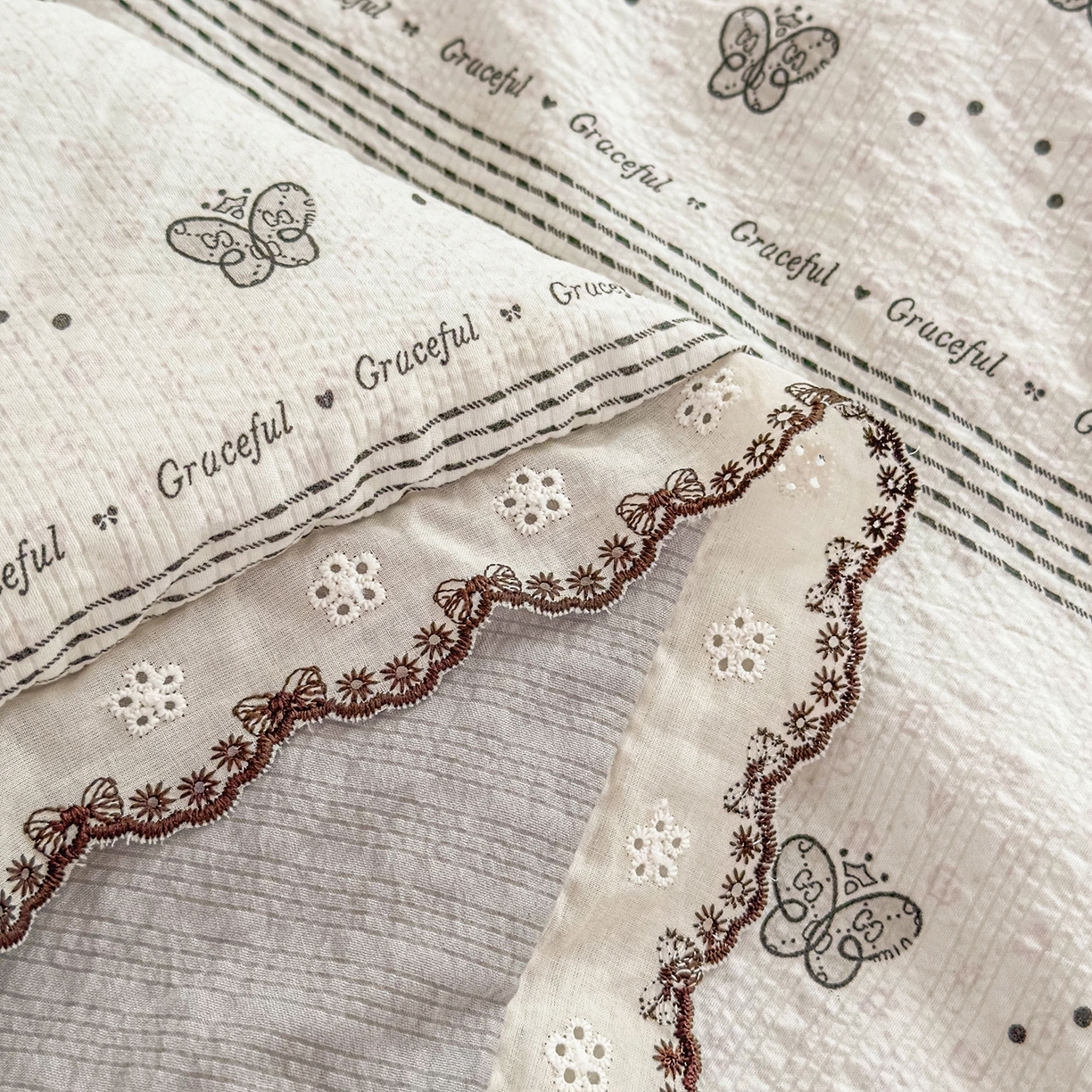 91家纺网 家纺一手货源 找家纺 眠势力 2026新款泡芙纱夏被四件套全棉花边空调被夏凉被薄被子 蝶语