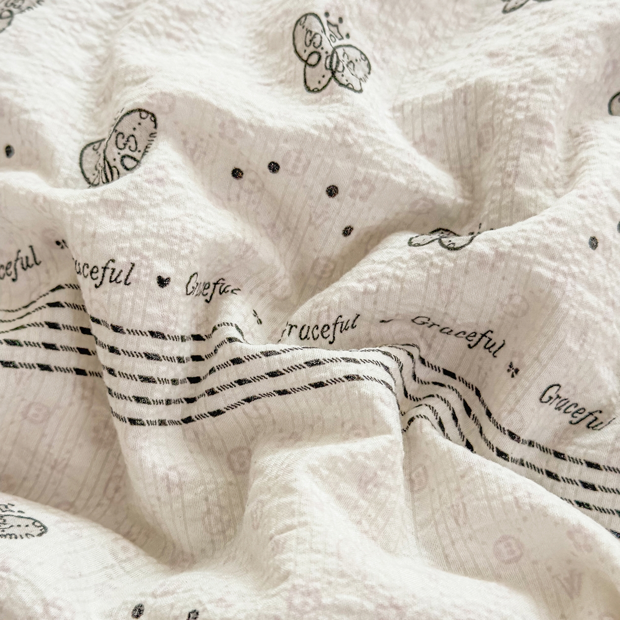 91家纺网 家纺一手货源 找家纺 眠势力 2026新款泡芙纱夏被四件套全棉花边空调被夏凉被薄被子 蝶语