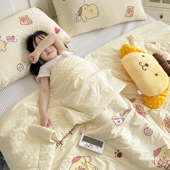 91家纺网 家纺一手货源 找家纺 花满路 2026新款儿童有氨凉感丝夏被夏凉被空调被 奶香布丁狗