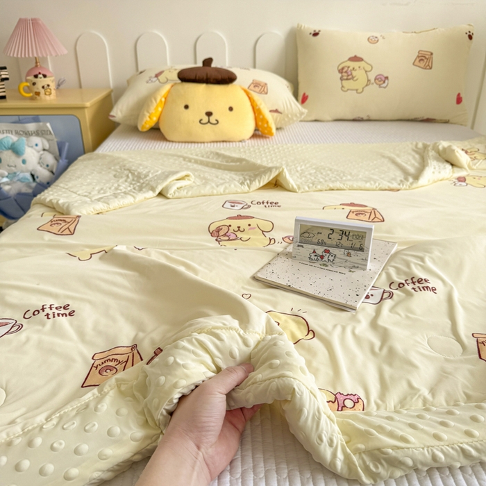 91家纺网 家纺一手货源 找家纺 花满路 2026新款儿童有氨凉感丝夏被夏凉被空调被 奶香布丁狗