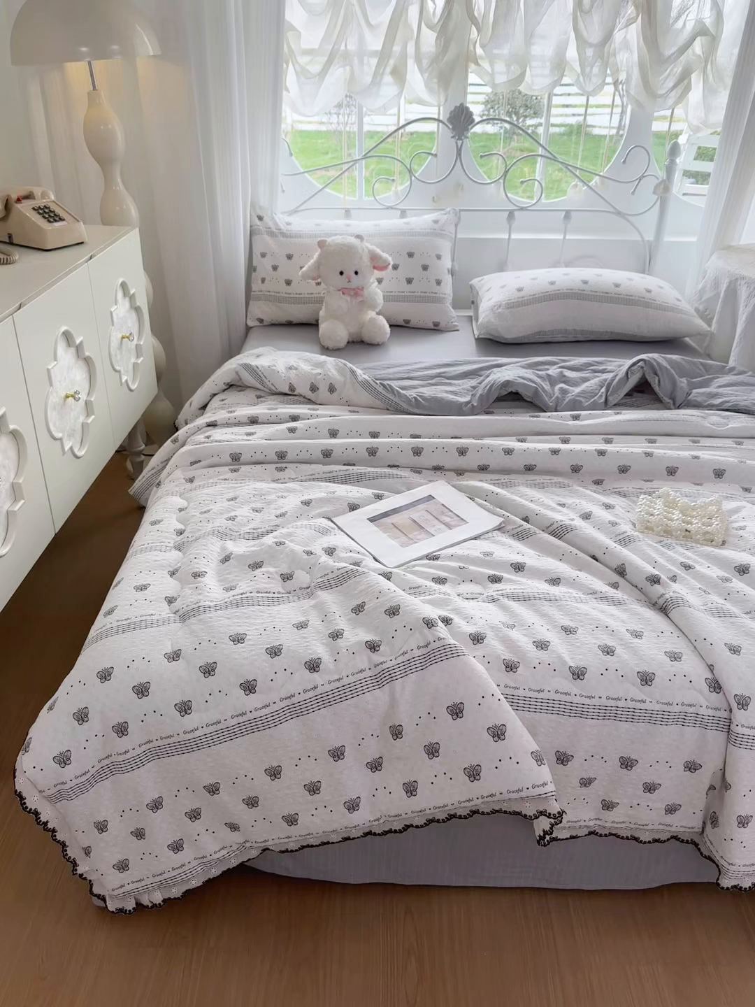 91家纺网 家纺一手货源 找家纺 眠势力 2026新款泡芙纱夏被四件套全棉花边空调被夏凉被薄被子 蝶语