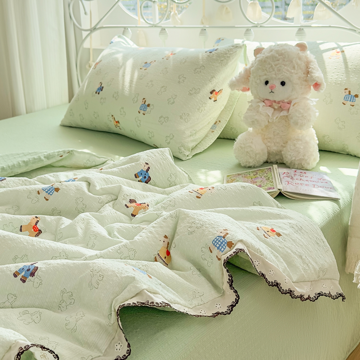 91家纺网 家纺一手货源 找家纺 眠势力 2026新款泡芙纱夏被四件套全棉花边空调被夏凉被薄被子 飞飞马