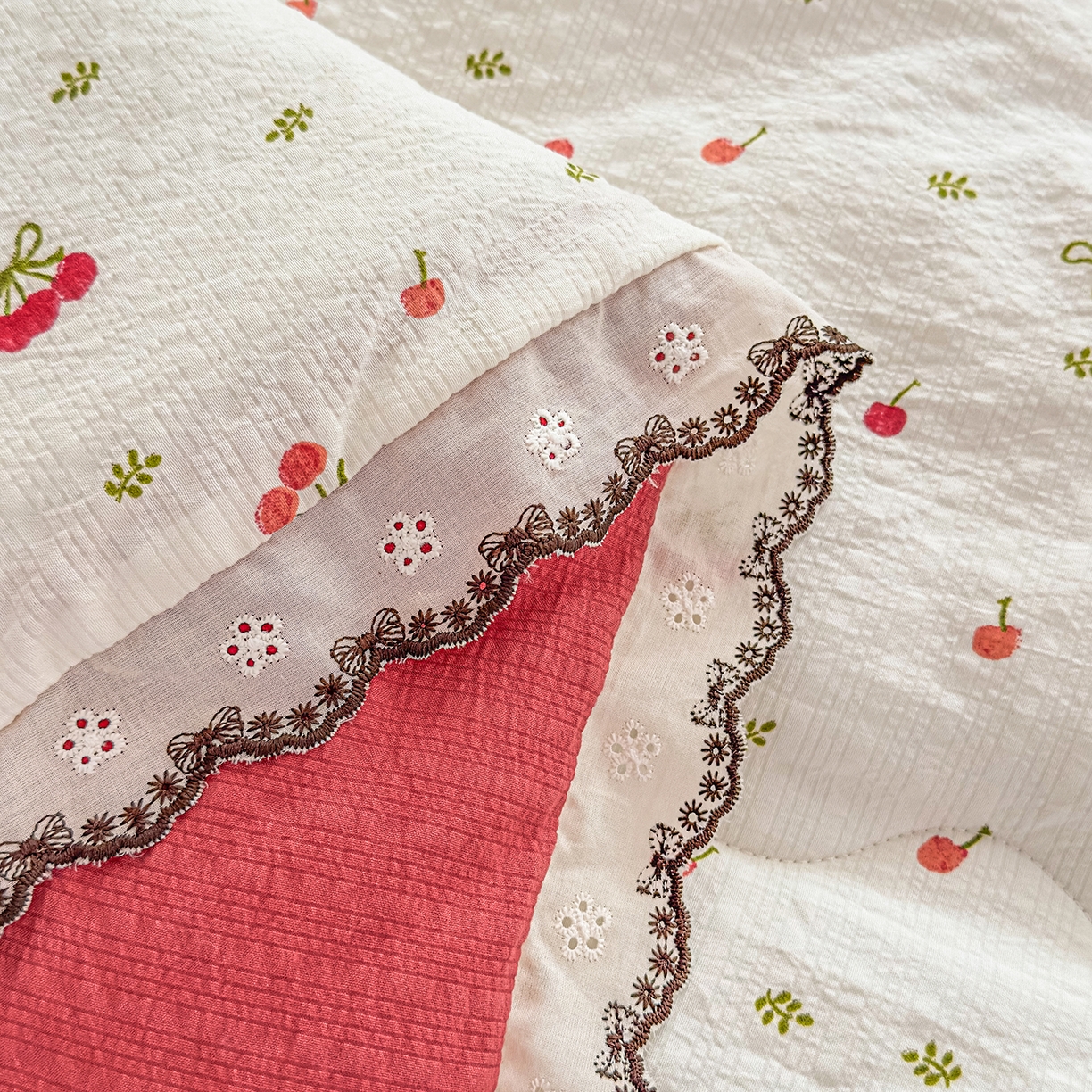 91家纺网 家纺一手货源 找家纺 眠势力 2026新款泡芙纱夏被四件套全棉花边空调被夏凉被薄被子 红果