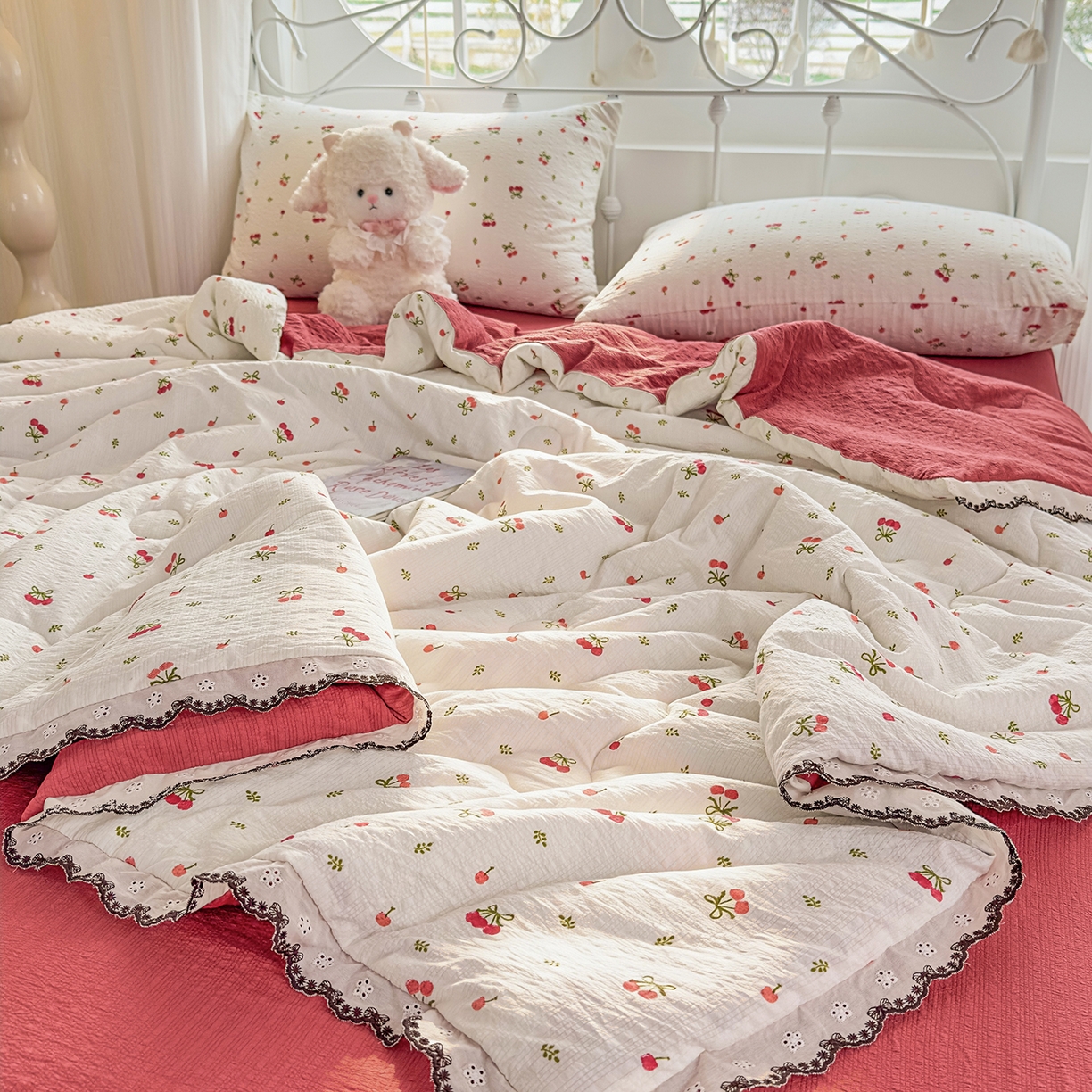 91家纺网 家纺一手货源 找家纺 眠势力 2026新款泡芙纱夏被四件套全棉花边空调被夏凉被薄被子 红果