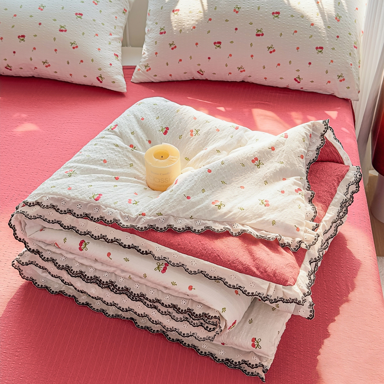 91家纺网 家纺一手货源 找家纺 眠势力 2026新款泡芙纱夏被四件套全棉花边空调被夏凉被薄被子 红果