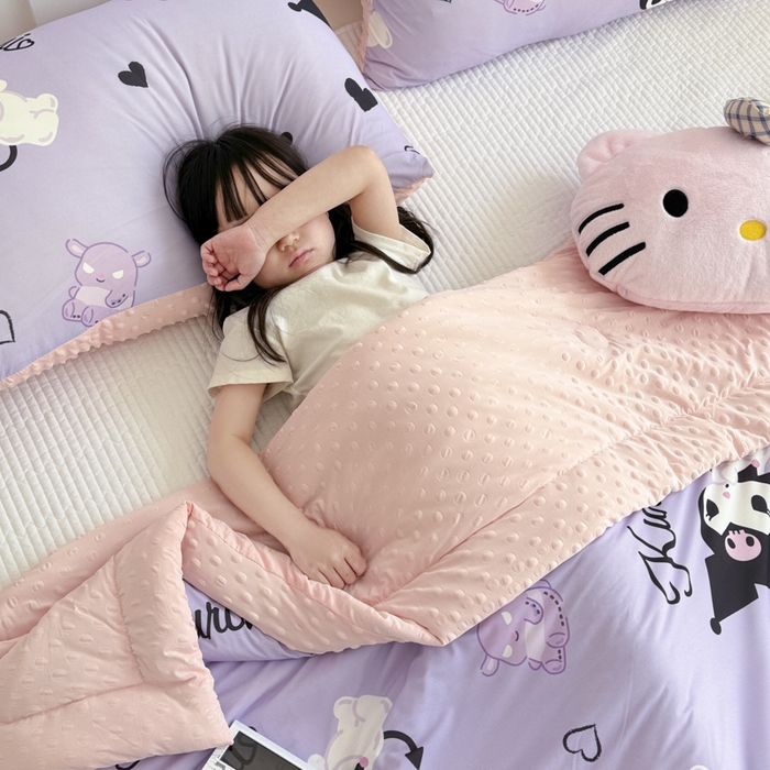 91家纺网 家纺一手货源 找家纺 花满路 2026新款儿童有氨凉感丝夏被夏凉被空调被 软萌库洛米