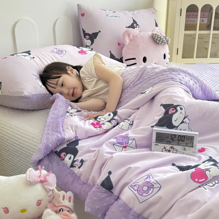 91家纺网 家纺一手货源 找家纺 花满路 2026新款儿童有氨凉感丝夏被夏凉被空调被 甜酷库洛米