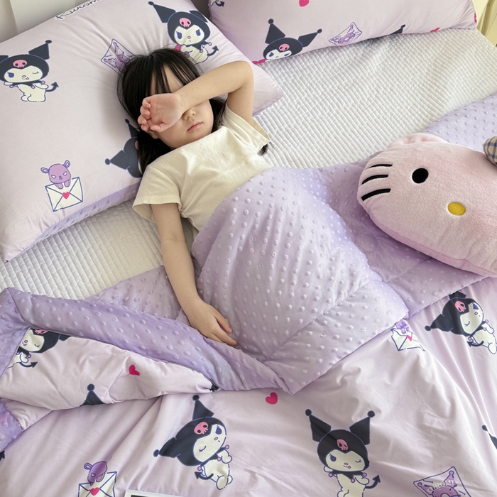 91家纺网 家纺一手货源 找家纺 花满路 2026新款儿童有氨凉感丝夏被夏凉被空调被 甜酷库洛米