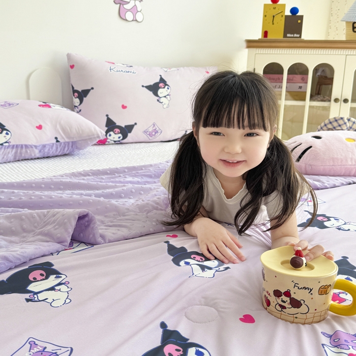 91家纺网 家纺一手货源 找家纺 花满路 2026新款儿童有氨凉感丝夏被夏凉被空调被 甜酷库洛米