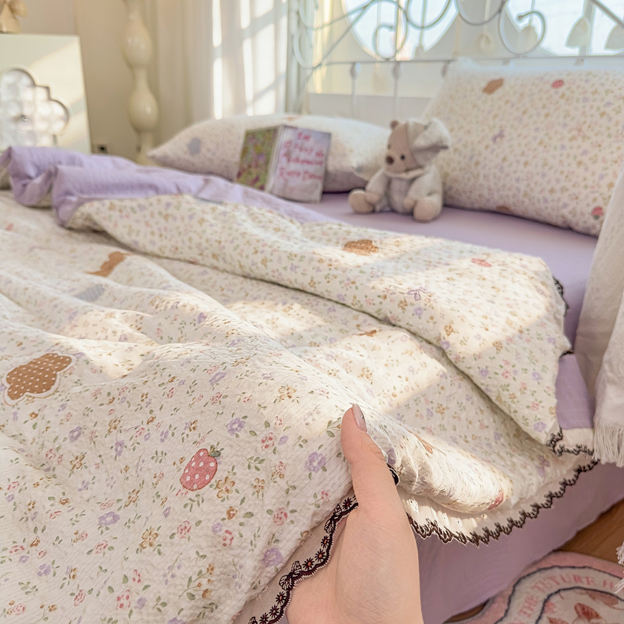 91家纺网 家纺一手货源 找家纺 眠势力 2026新款泡芙纱夏被四件套全棉花边空调被夏凉被薄被子 曲奇小熊