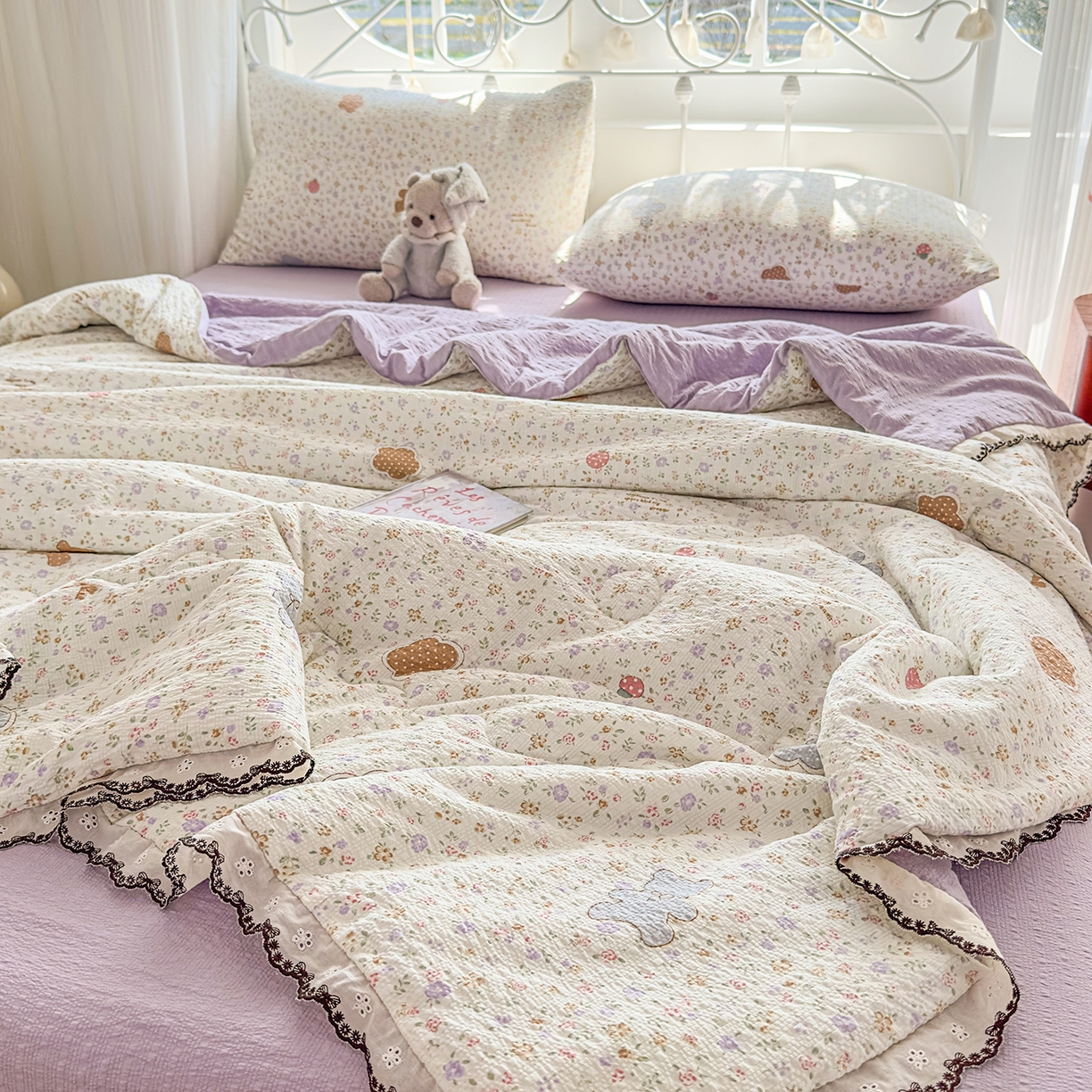 91家纺网 家纺一手货源 找家纺 眠势力 2026新款泡芙纱夏被四件套全棉花边空调被夏凉被薄被子 曲奇小熊