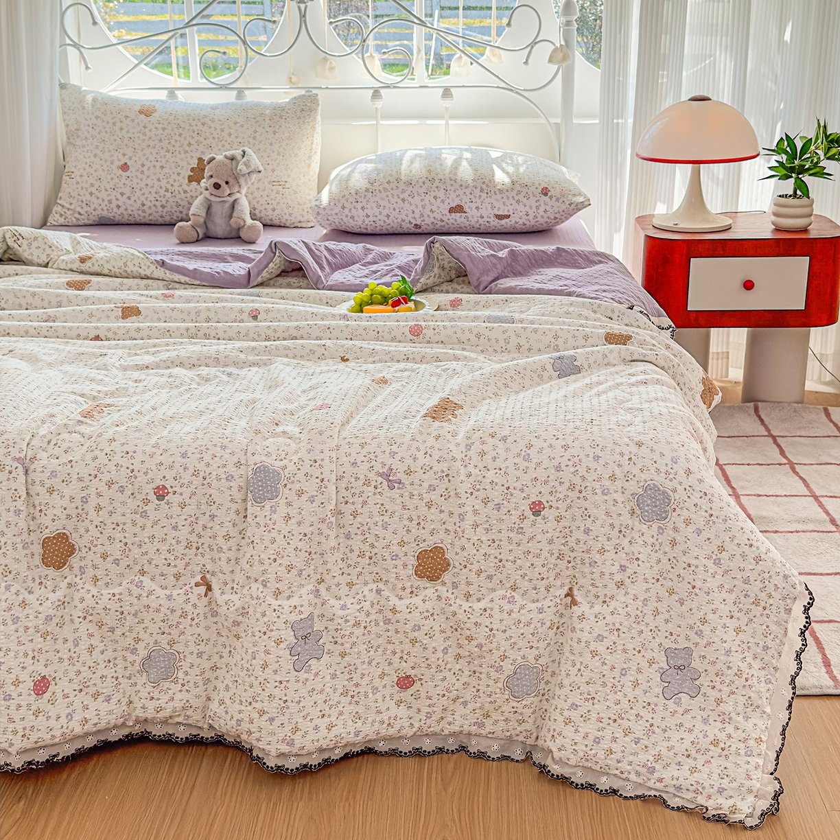 91家纺网 家纺一手货源 找家纺 眠势力 2026新款泡芙纱夏被四件套全棉花边空调被夏凉被薄被子 曲奇小熊