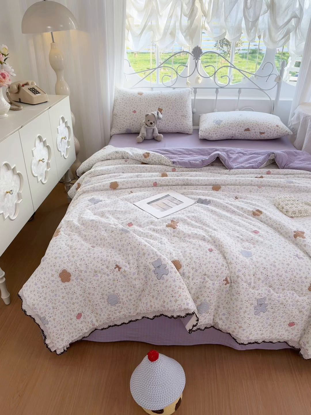 91家纺网 家纺一手货源 找家纺 眠势力 2026新款泡芙纱夏被四件套全棉花边空调被夏凉被薄被子 曲奇小熊