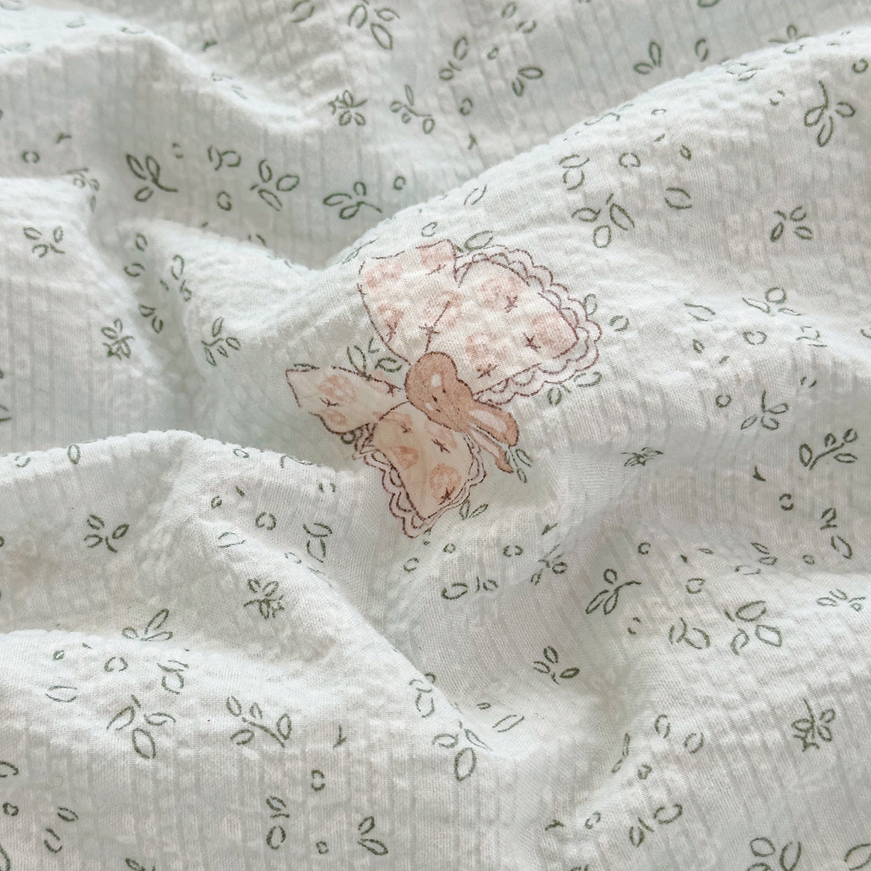 91家纺网 家纺一手货源 找家纺 眠势力 2026新款泡芙纱夏被四件套全棉花边空调被夏凉被薄被子 兔小妹