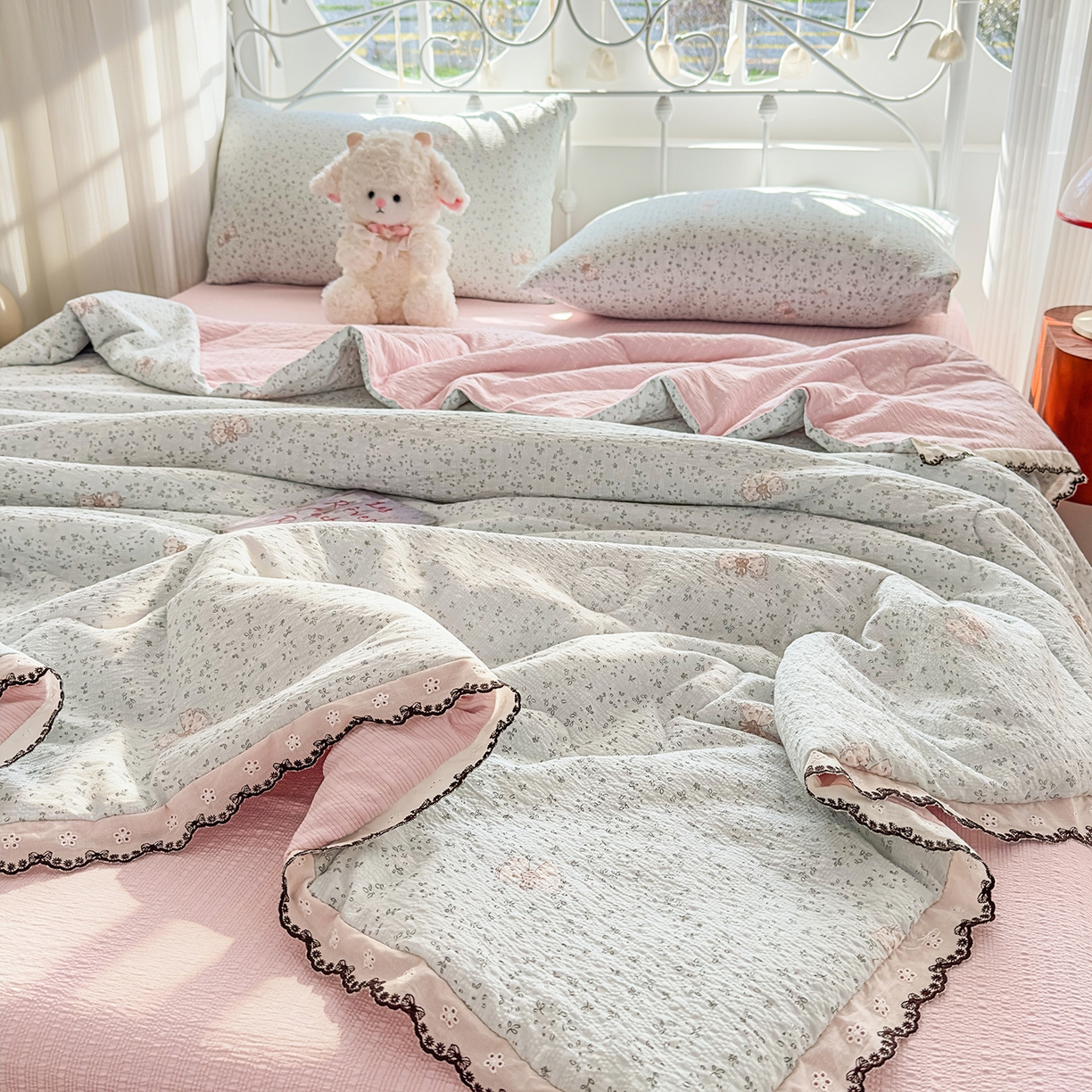 91家纺网 家纺一手货源 找家纺 眠势力 2026新款泡芙纱夏被四件套全棉花边空调被夏凉被薄被子 兔小妹