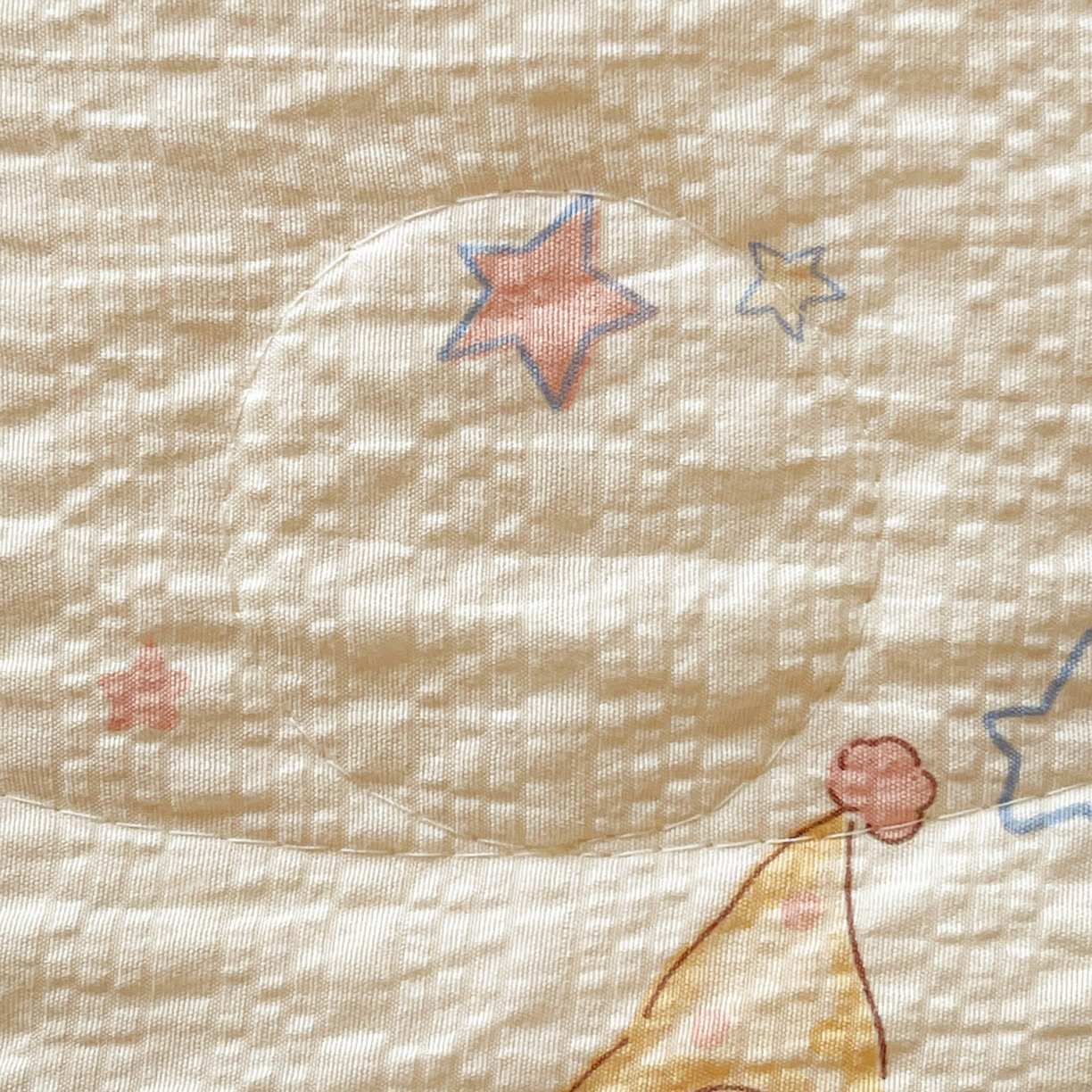 91家纺网 家纺一手货源 找家纺 一比一家纺 2026新款泡芙纱简款夏被四件套 摇摇星人