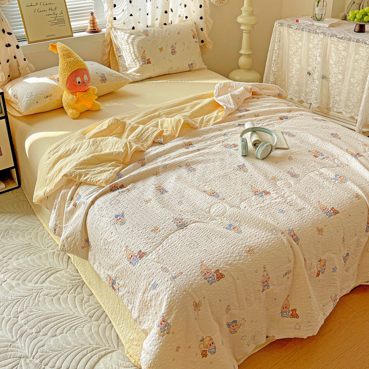 91家纺网 家纺一手货源 找家纺 一比一家纺 2026新款泡芙纱简款夏被四件套 摇摇星人