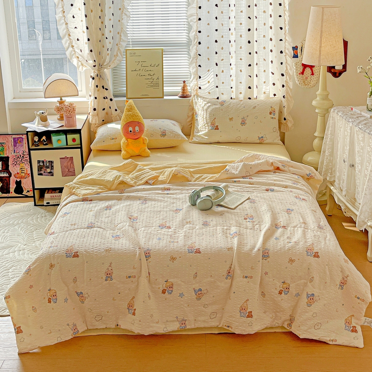 91家纺网 家纺一手货源 找家纺 一比一家纺 2026新款泡芙纱简款夏被四件套 摇摇星人