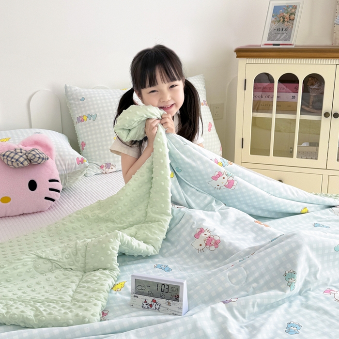 91家纺网 家纺一手货源 找家纺 花满路 2026新款儿童有氨凉感丝夏被夏凉被空调被 小格kitty